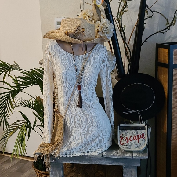 BEAUTIFUL CREAMY WHITE LACE LINED MIDI DRESS - Picture 4 of 16